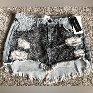 RAILED SEQUIN
JUNKYARD LOW WAIST
DENIM SKIRT
